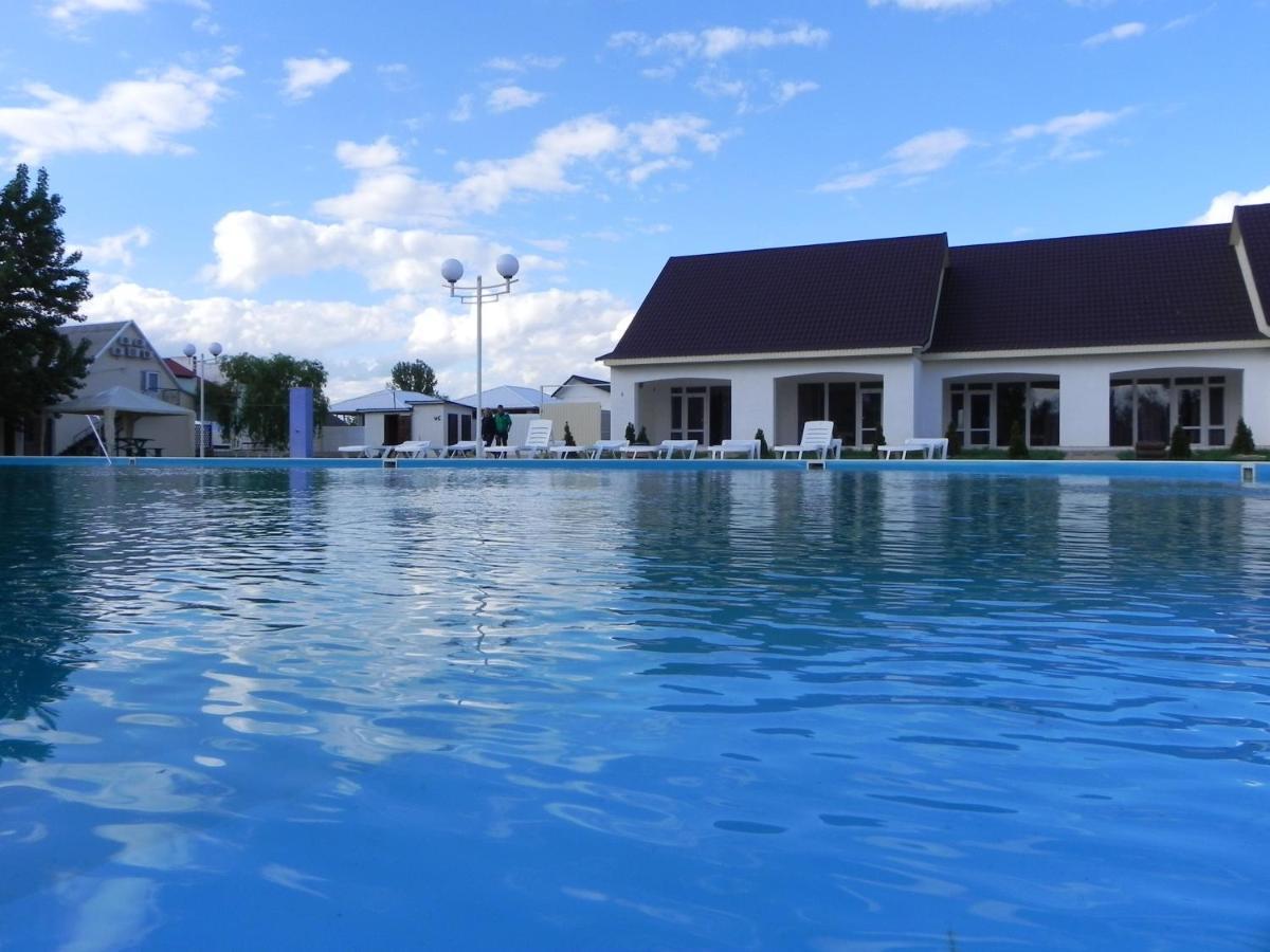 База Відпочинку "Сонячна" Primorskoye Extérieur photo