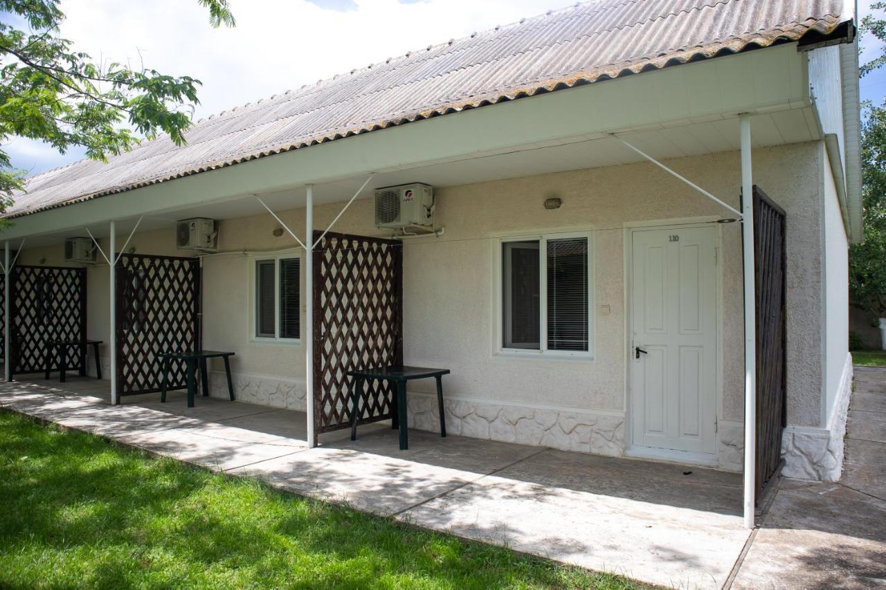 База Відпочинку "Сонячна" Primorskoye Extérieur photo