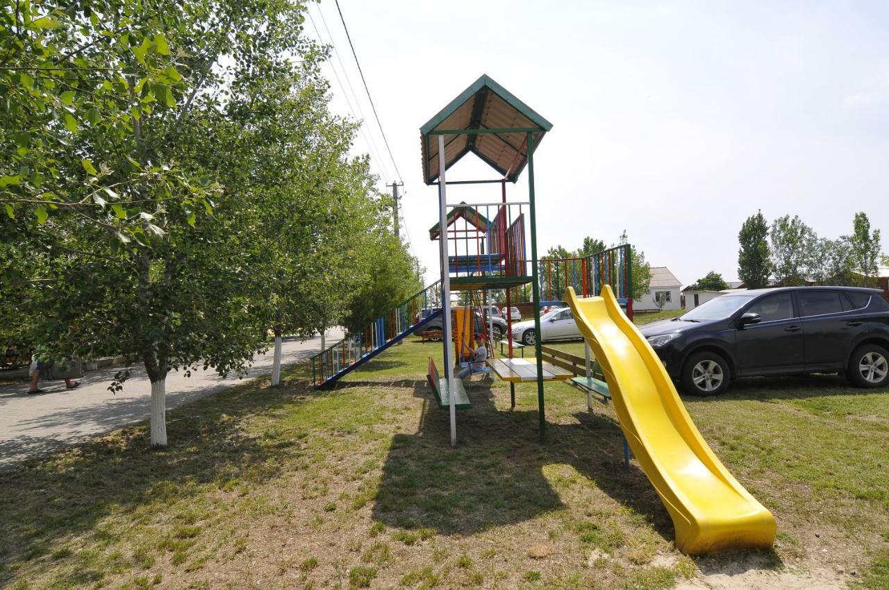 База Відпочинку "Сонячна" Primorskoye Extérieur photo